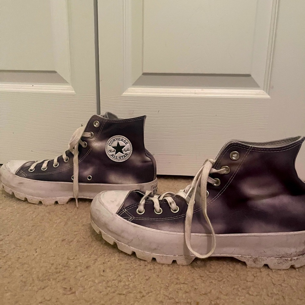 Converse High-Tops in Faded Gray and White Cloud Like Design